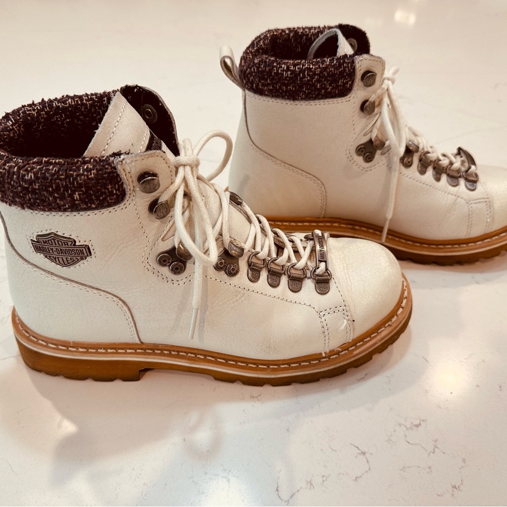 Harley-Davidson Cream Leather Lace-Up Ankle Boots with Brown Sole